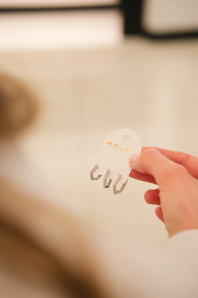 Taşlı Altıgen Tasarım Üçlü Gümüş Küpe Seti