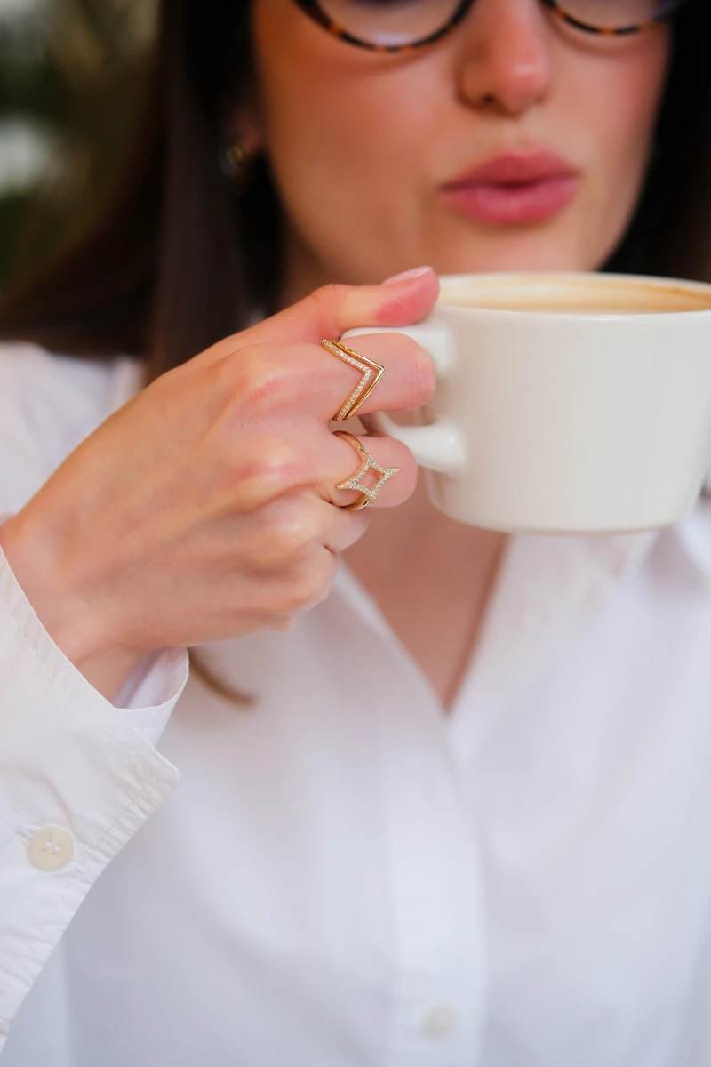 V Tasarım Gold Yüzük 