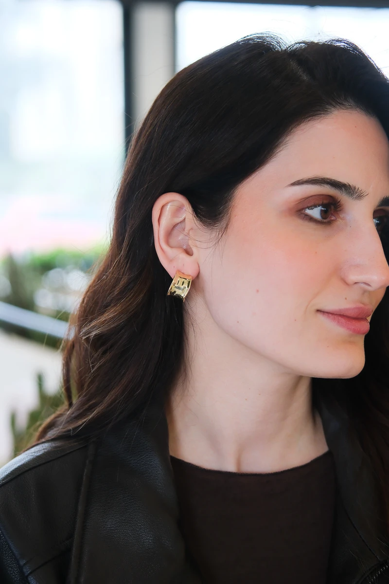 Dokulu Çukur Tasarım Gold Halka Küpe