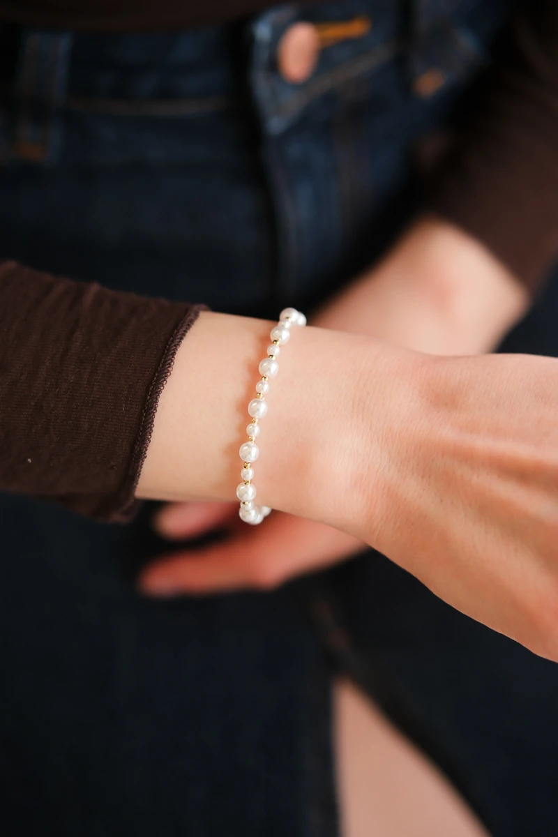 Gold Topçuk Detaylı İnci Sıralı Bileklik