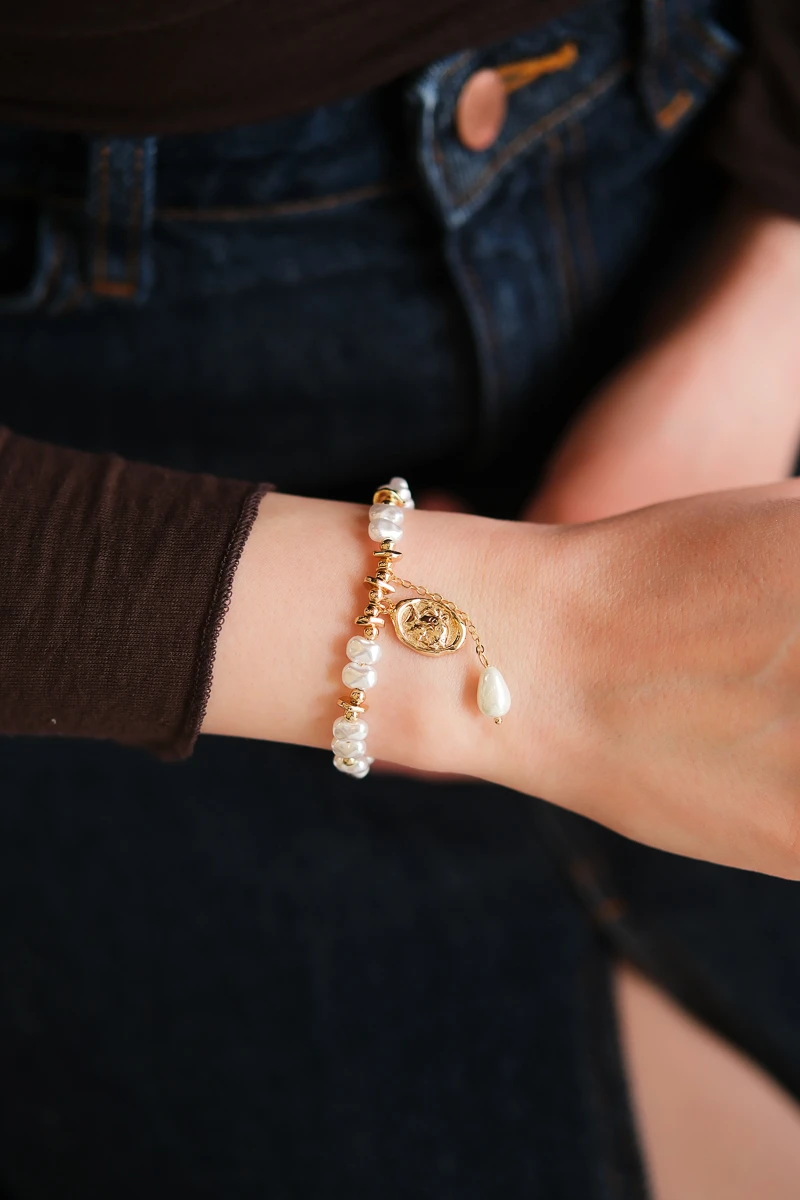 Madalyon Detaylı İnci Sıralı Gold Bileklik