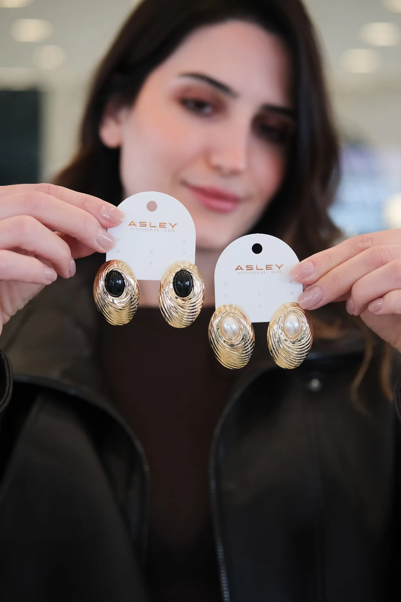 Oval İnci Detaylı Midye Tasarım Gold Küpe