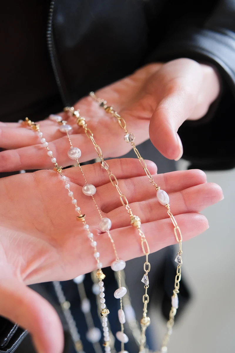 Yuvarlak Taş Ve Oval İnci Detaylı Gold Zincir Kolye